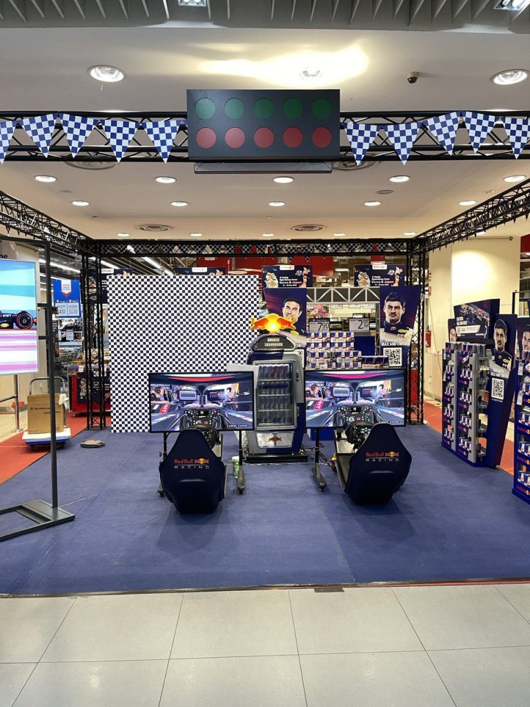 In partnership with the defending Formula 1 World Championship Team, S5 Racing provided 2 Playseat Formula Rigs that adorned Red Bull’s brand logo. Thrustmaster had also provided their latest Ferrari F1 Replica Wheel that comes with a fully functioning screen for this collaboration, connecting participants to the virtual racing world.